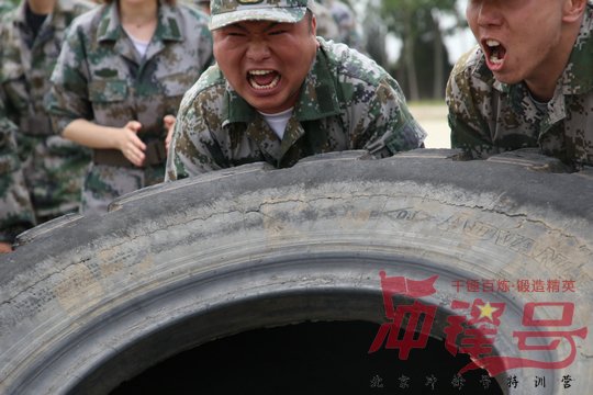 北京军事拓展训练：选择军事拓展训练会给我们