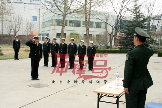 北京军训：向解放军学管理