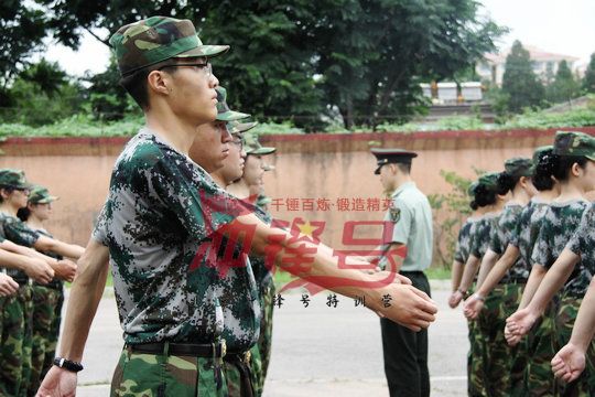 北京军训：纪律的绝对性和坚决执行不可冒犯