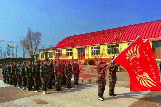 北京军训:懂得服从权威才能成为权威