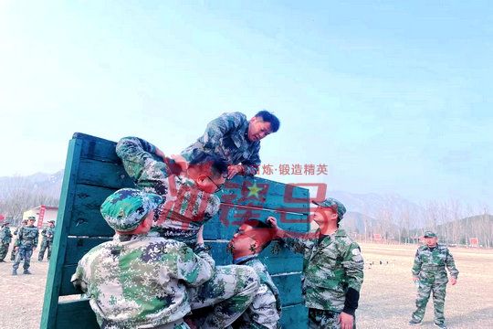 北京军训:坚持到底,不在挫折面前屈服