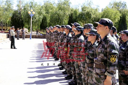 北京军训：军人的第一件事就是学会服从