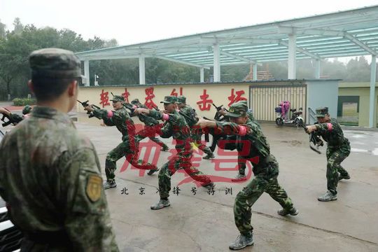 北京军训:环境不能改变,适者才能生存