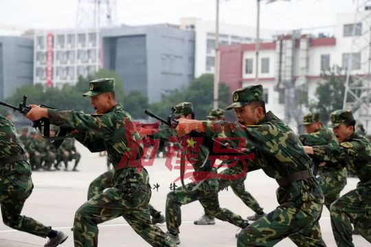 北京军训:把不能打败的“敌人”变成朋友