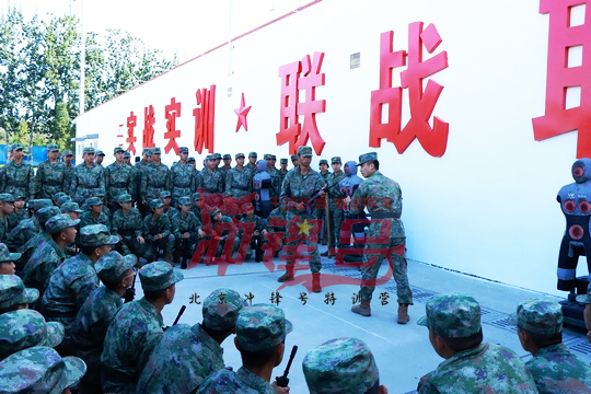 北京军训:不伤原则的忍耐比抗争更有价值