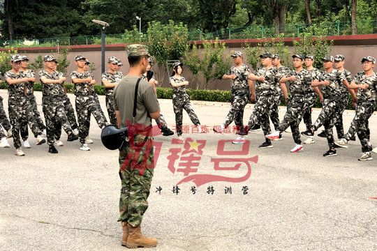 北京军训：把压力变为动力，争当第一没有什么不可能