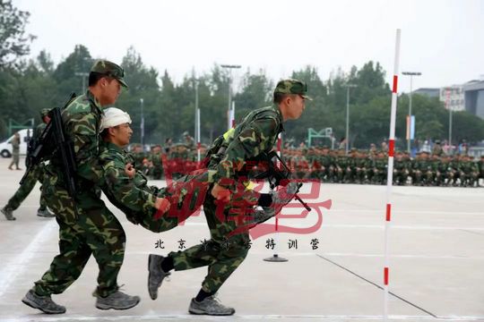 北京军训：一个人的成就绝不会超出他的勇敢所能达到的高度