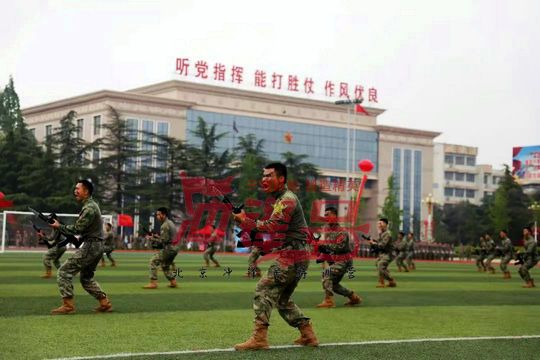 北京军训：只有不断超越，才能成功地掌握未来
